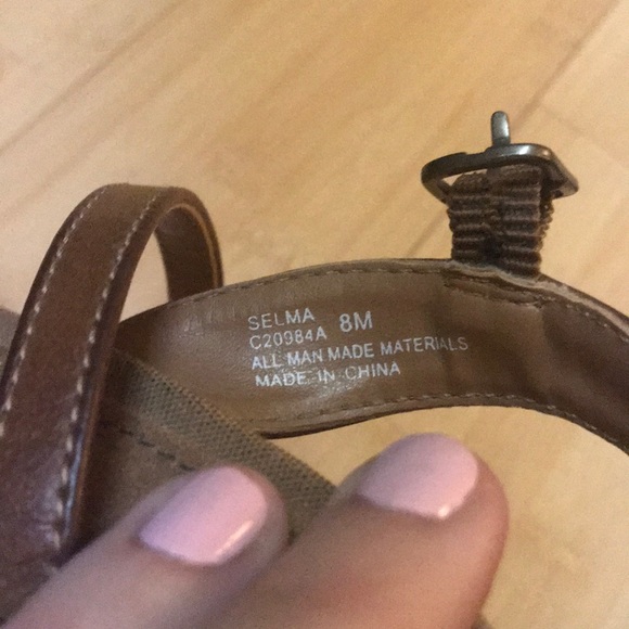 Tan Sandal Wedges - Picture 4 of 4